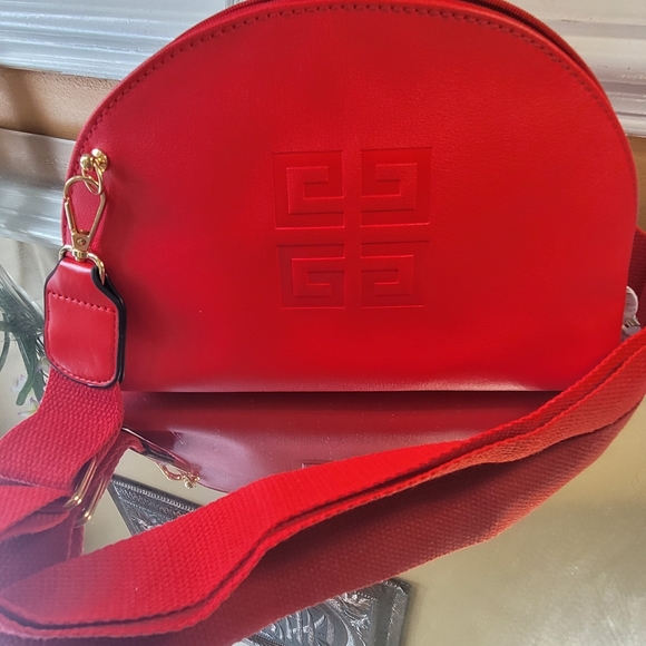 Givenchy clutch/pouch converted in to shoulder bag or cross body - Picture 4 of 14